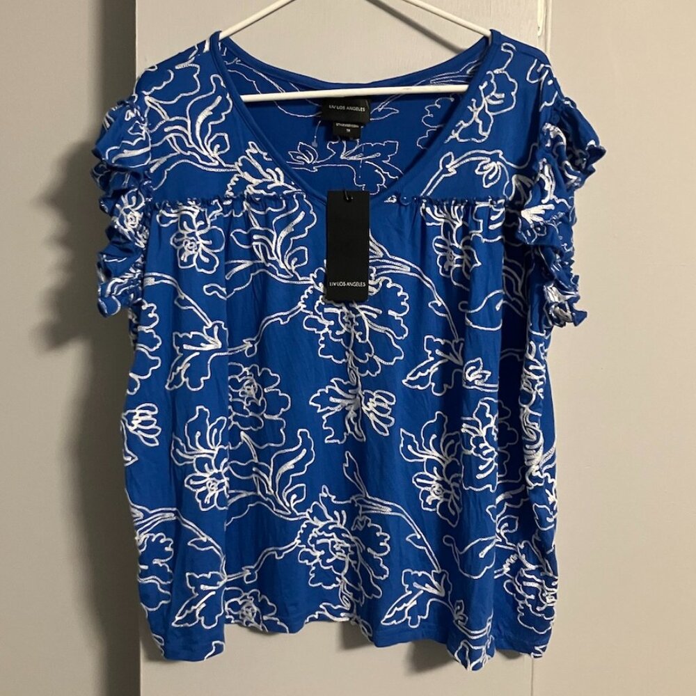 NWT LIV Los Angeles Women's Blue with White Floral Embroidery Top‎ Size 1X